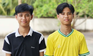 Những cặp song sinh đất Tây Đô tình nguyện nhập ngũ