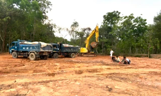 Bắt quả tang vụ khai thác đất đá trái phép quy mô lớn ở Phú Quốc