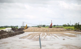 Cao tốc trọng điểm trục ngang miền Tây chậm tiến độ
