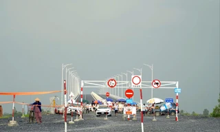 Cần Thơ khẩn cấp xử lý người dân vượt rào lên cầu Đại Ngãi 2 đang thi công