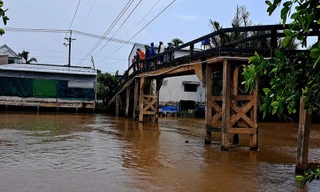 Truy tìm người đàn ông bỏ lại xe máy rồi nhảy cầu tại Đồng Tháp