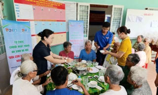 Rộn ràng không khí ngày hội bầu cử qua các hoạt động an sinh của sinh viên Trà Vinh