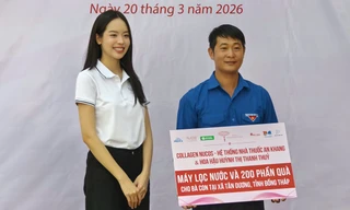 Hoa hậu Thanh Thủy tặng máy lọc nước và quà cho người dân Đồng Tháp