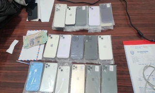 Nữ nhân viên cửa hàng làm ‘tay trong’ cho đồng bọn trộm 50 điện thoại iPhone