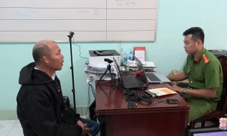 Bắt tạm giam tài xế xe khách rượt đuổi xe tải khiến hành khách hoảng loạn