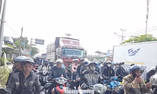 Cửa ngõ miền Tây đông nghẹt xe cộ về quê đón Tết