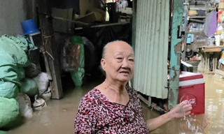 Triều cường lên cao, nhà dân ở Cần Thơ ngập ngang bụng