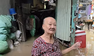 Triều cường lên cao, nhà dân ở Cần Thơ ngập ngang bụng