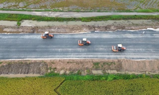 Gấp rút thi công 2 dự án cao tốc trục dọc, trục ngang ở miền Tây 