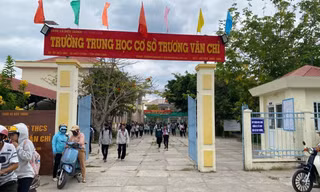 Xác minh vụ việc phụ huynh “tố” thầy giáo đánh, ký đầu 17 học sinh