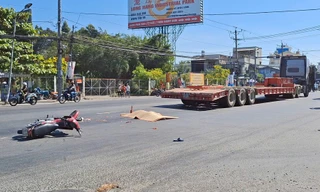 Xe đầu kéo va chạm xe máy trên Quốc lộ 1A làm 1 người tử vong tại chỗ