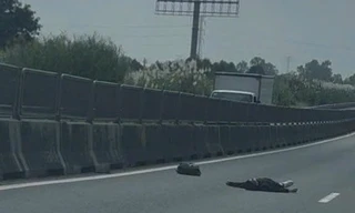 Phát hiện người nước ngoài tử vong bất thường trên cao tốc Trung Lương - Mỹ Thuận