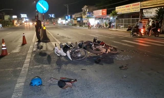 Hai xe máy va chạm trên đường dẫn vào cao tốc, 3 người bị thương nặng