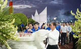 Bí thư Trung ương Đoàn dự lễ tri ân anh hùng liệt sĩ tại Vĩnh Long
