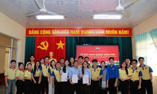 Sinh viên tình nguyện vinh dự được kết nạp Đảng tại đặc khu Thổ Châu