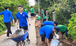 Hơn 2,8 tỉ đồng làm lợi cho người dân ngày cao điểm xây dựng nông thôn mới 
