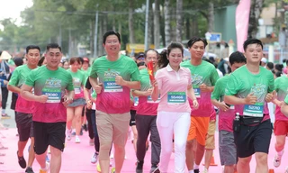 Hơn 12.000 người thử sức tại giải Marathon Đất Sen Hồng