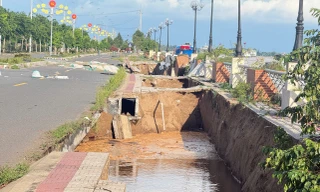 Sạt lở kè chống xói lở Thường Thới Tiền (xã Thường Phước).