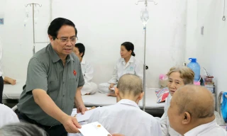 Thủ tướng yêu cầu mua ngay máy xạ trị cho Bệnh viện Ung bướu Cần Thơ