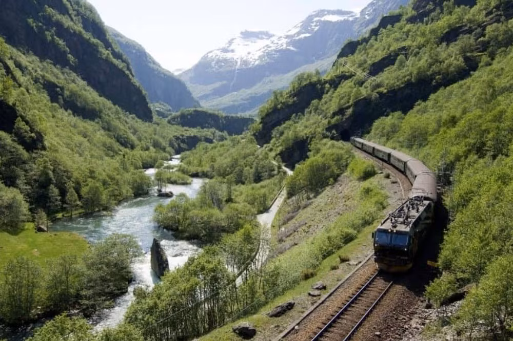 slow-tv-norway-train-2-e1588198747515-8369.jpg