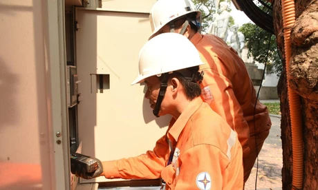 Tiêu thụ điện toàn quốc phá đỉnh lịch sử, khuyến cáo sử dụng điện tiết kiệm
