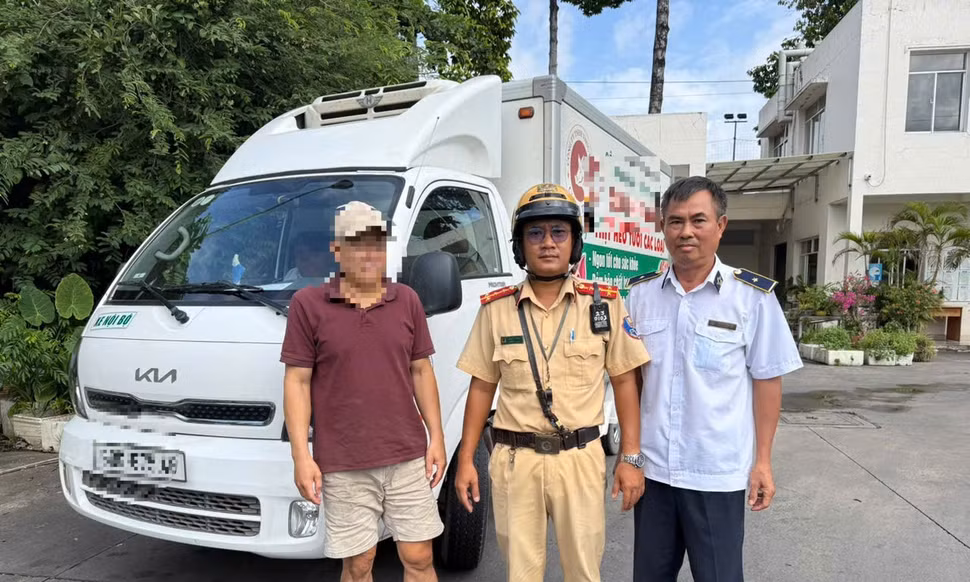 Phát hiện xe vi phạm quy định về kiểm dịch ở TPHCM