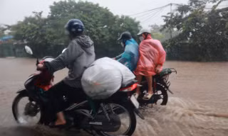 Vùng núi Bắc Bộ tiếp tục hứng mưa lớn như trút