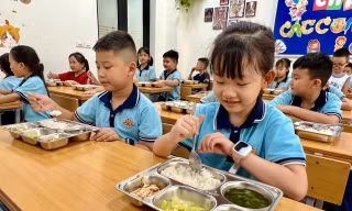 Sau một năm ăn bán trú, học sinh Hà Nội tăng nhiều nhất 5 cm chiều cao