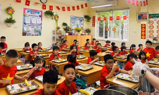 Hà Nội: Xác minh thông tin 9 học sinh đau bụng, buồn nôn nghi ngộ độc thực phẩm