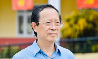 Thứ trưởng thường trực Bộ GD&ĐT Phạm Ngọc Thưởng căn dặn các em học sinh trước giờ thi tốt nghiệp THPT