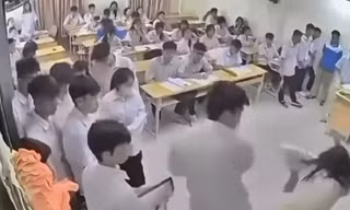 Xác minh học sinh đánh cô giáo ngay trong lớp học ở Hà Nội