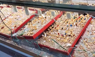 Chủ tiệm vàng ở Cam Ranh kể lại thời điểm đôi nam nữ cầm súng uy hiếp cướp tài sản