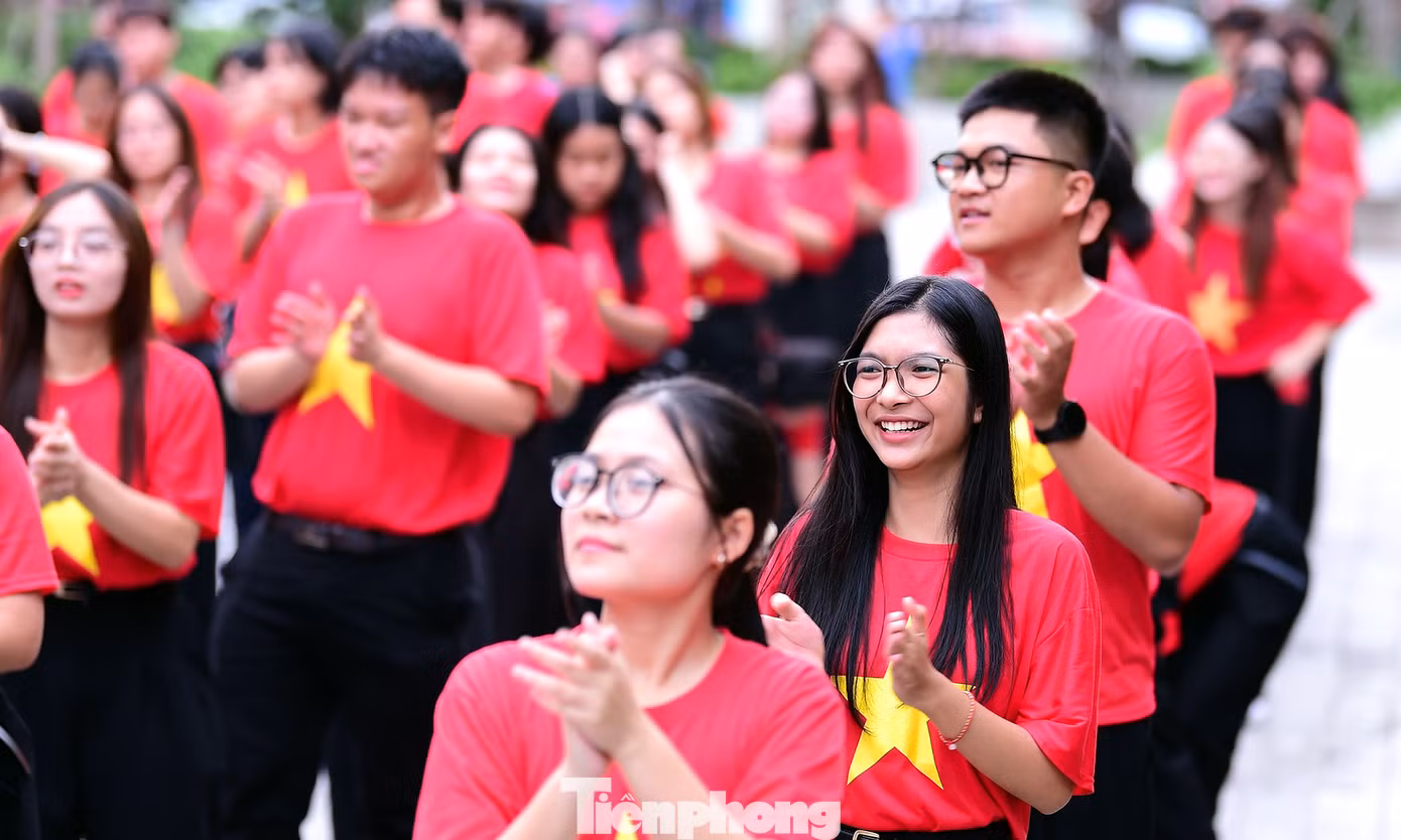 tp-xuantung-toiyeutoquoc-gioitre5.jpg
