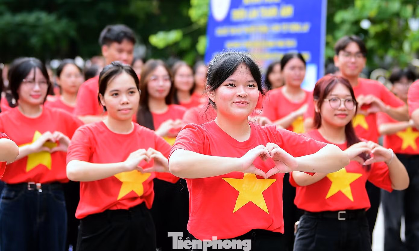 tp-xuantung-toiyeutoquoc-gioitre10.jpg
