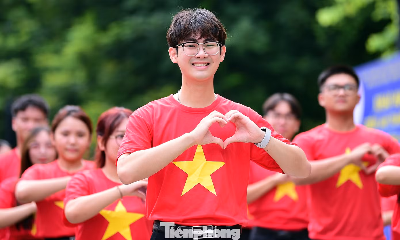 tp-xuantung-toiyeutoquoc-gioitre8.jpg