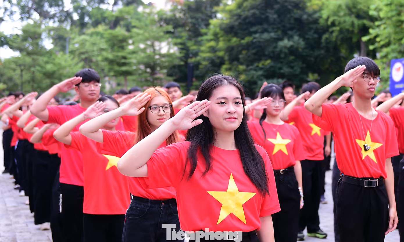 tp-xuantung-toiyeutoquoc-gioitre20.jpg