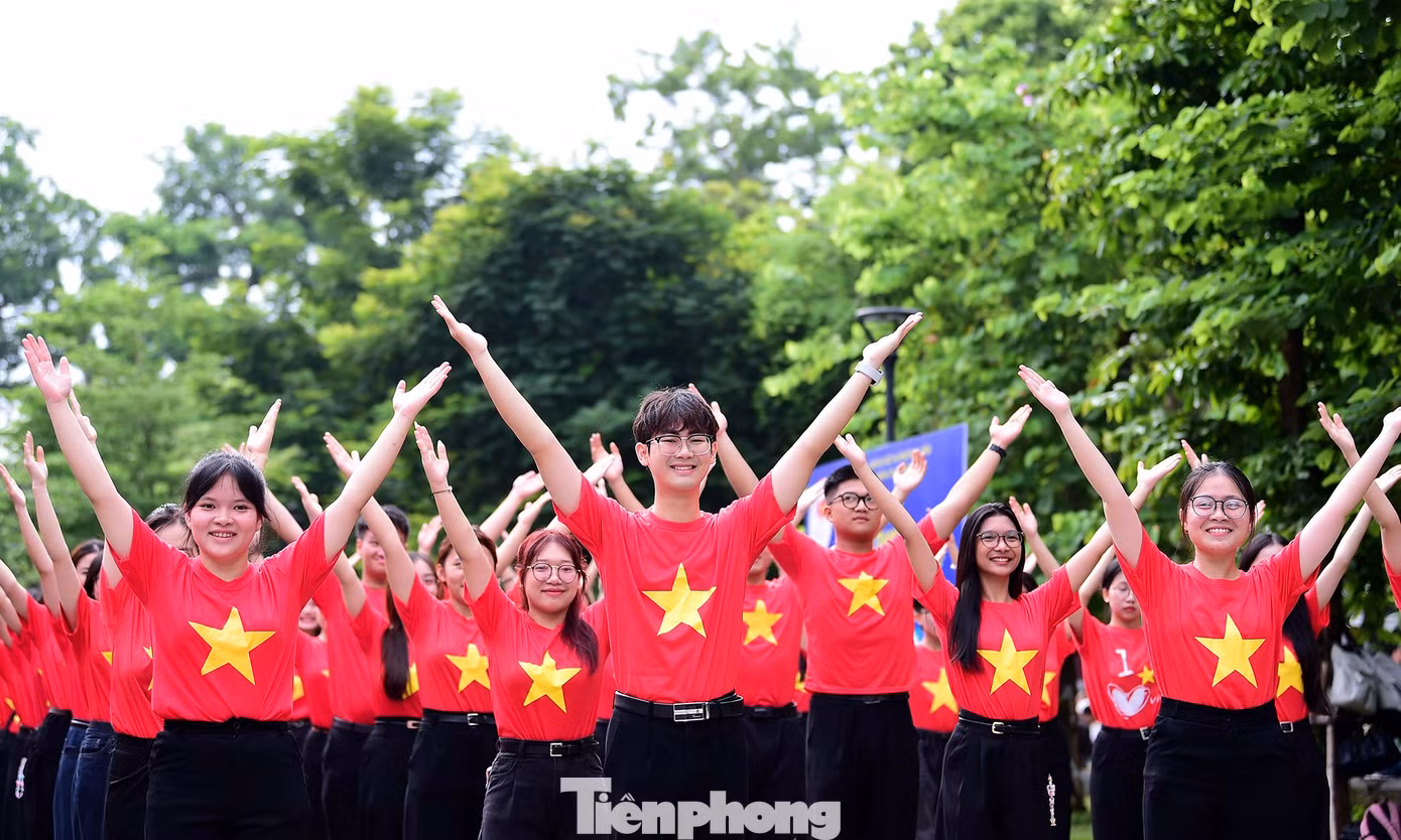 tp-xuantung-toiyeutoquoc-gioitre13.jpg