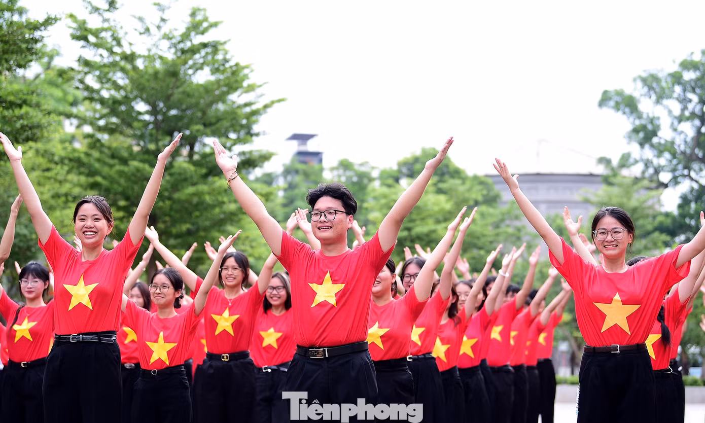tp-xuantung-toiyeutoquoc-gioitre12.jpg