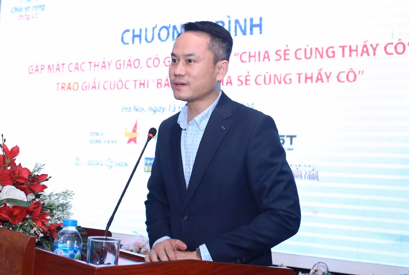 tienphong-chiasecungthayco1.jpg