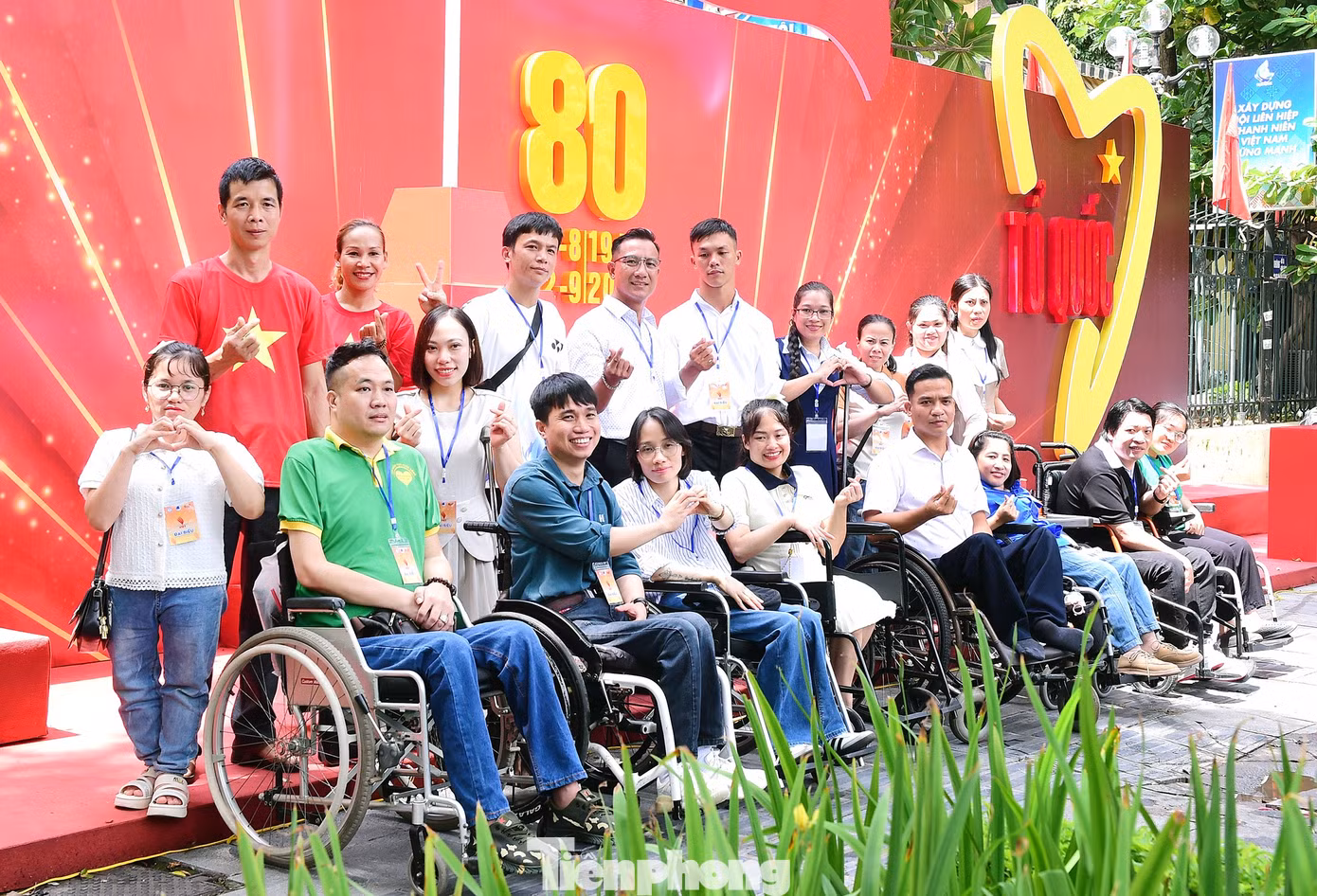 tp-xuantung-thanhnienkhuyettat-nghilucviet2.jpg