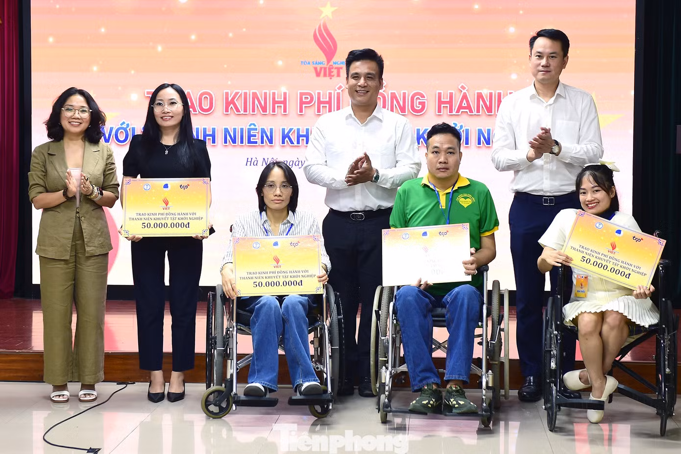 tp-xuantung-thanhnienkhuyettat-nghilucviet12.jpg