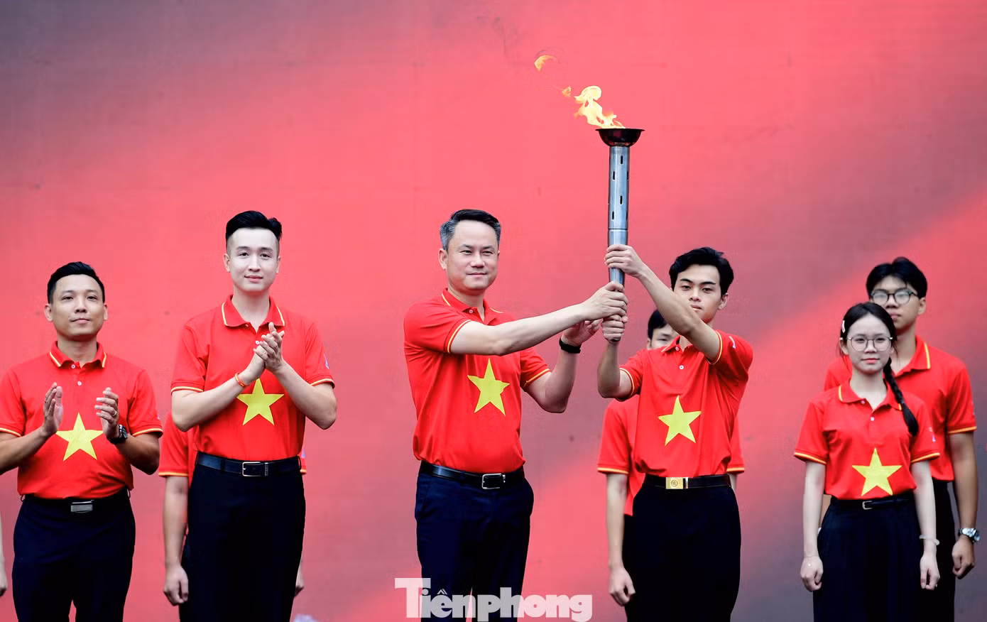 tp_toiyeutoquoctoi-hanoi11.jpg