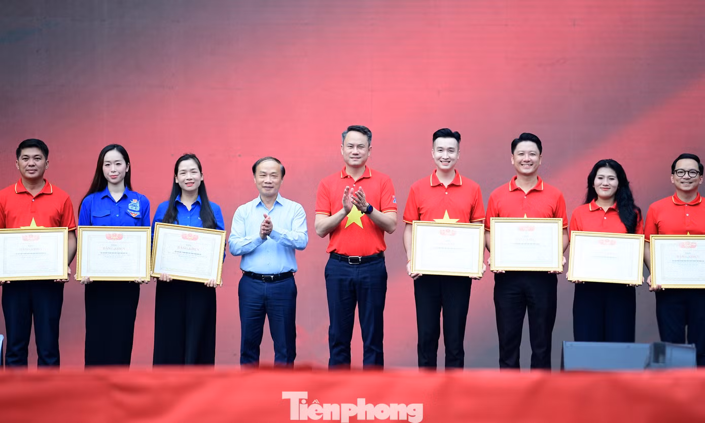 tp_toiyeutoquoctoi-hanoi2.jpg