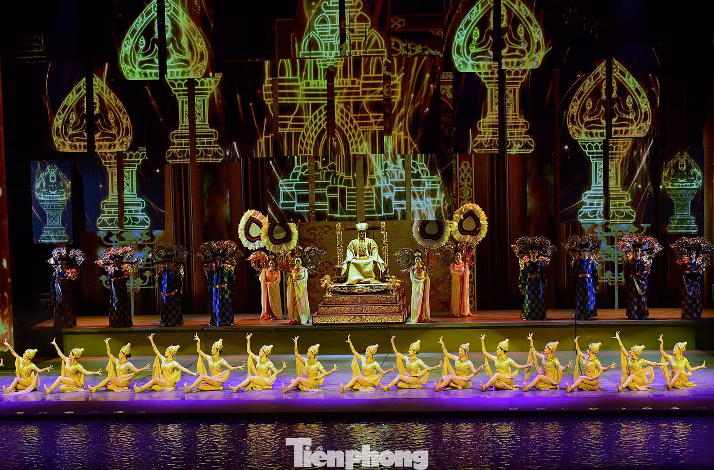 tp-toiyeutoquoctoi-thienhungca-mxt3.jpg