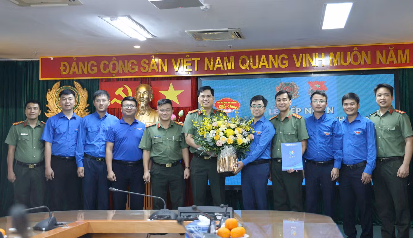 tienphong-tangqua5.jpg