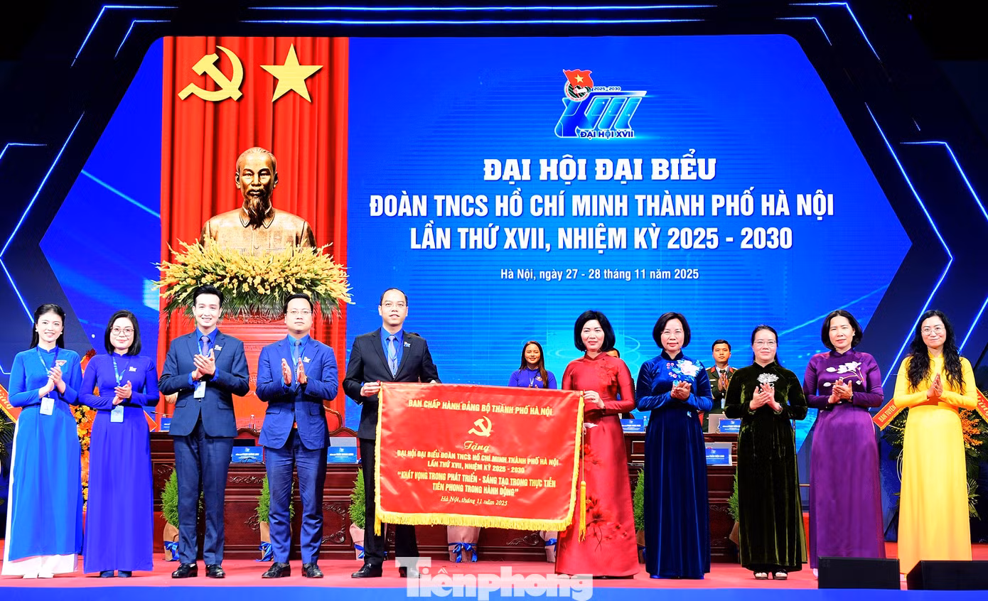 tp-daihoidoan-hannoi-trongthe30.jpg