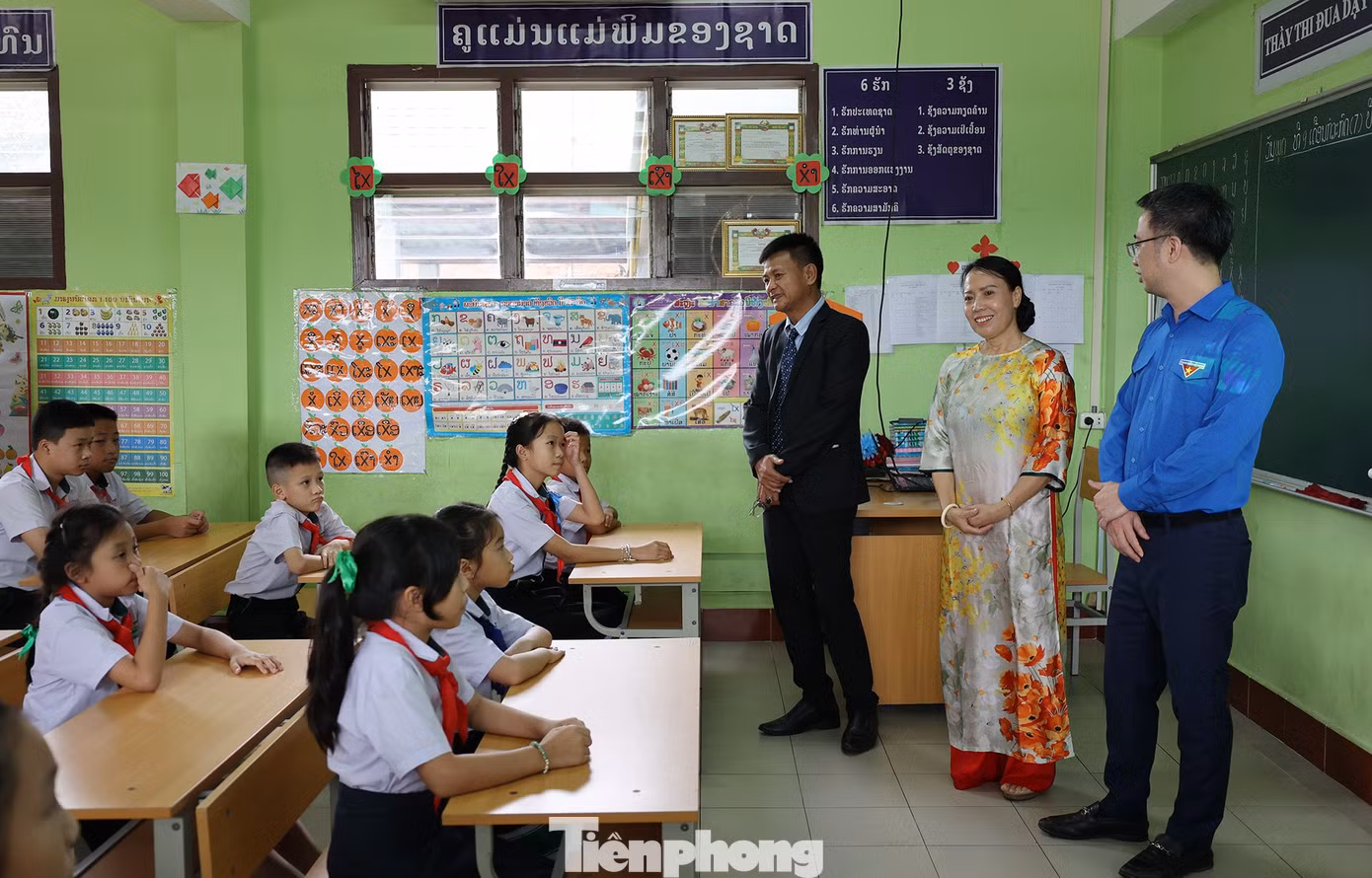 tp-vietnam-lao-daisuquan-truonghoc6.jpg
