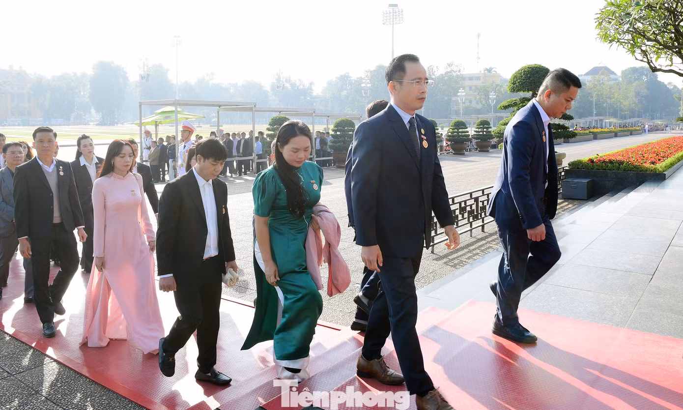 tp-daihoi-doanhnhantre-baocong17.jpg