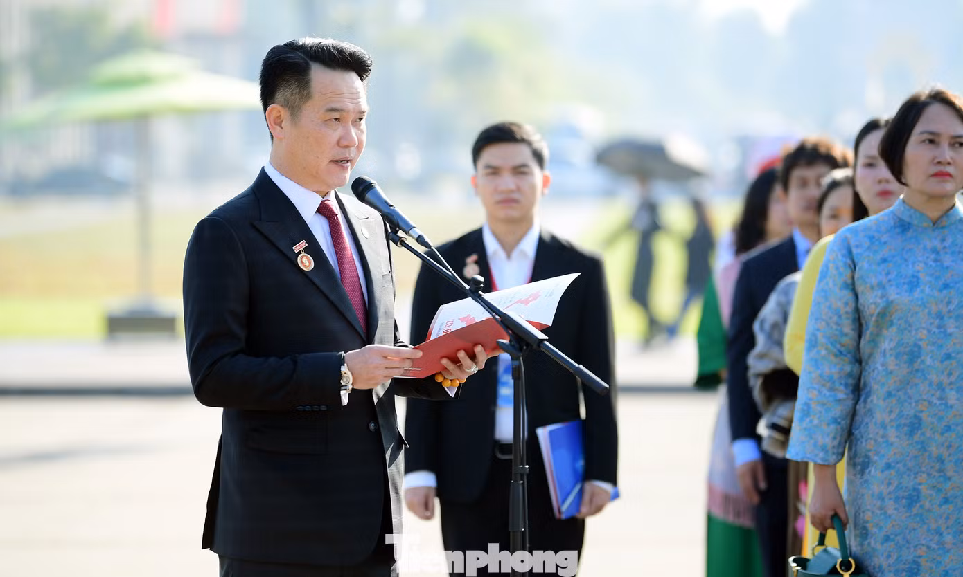 tp-daihoi-doanhnhantre-baocong10.jpg