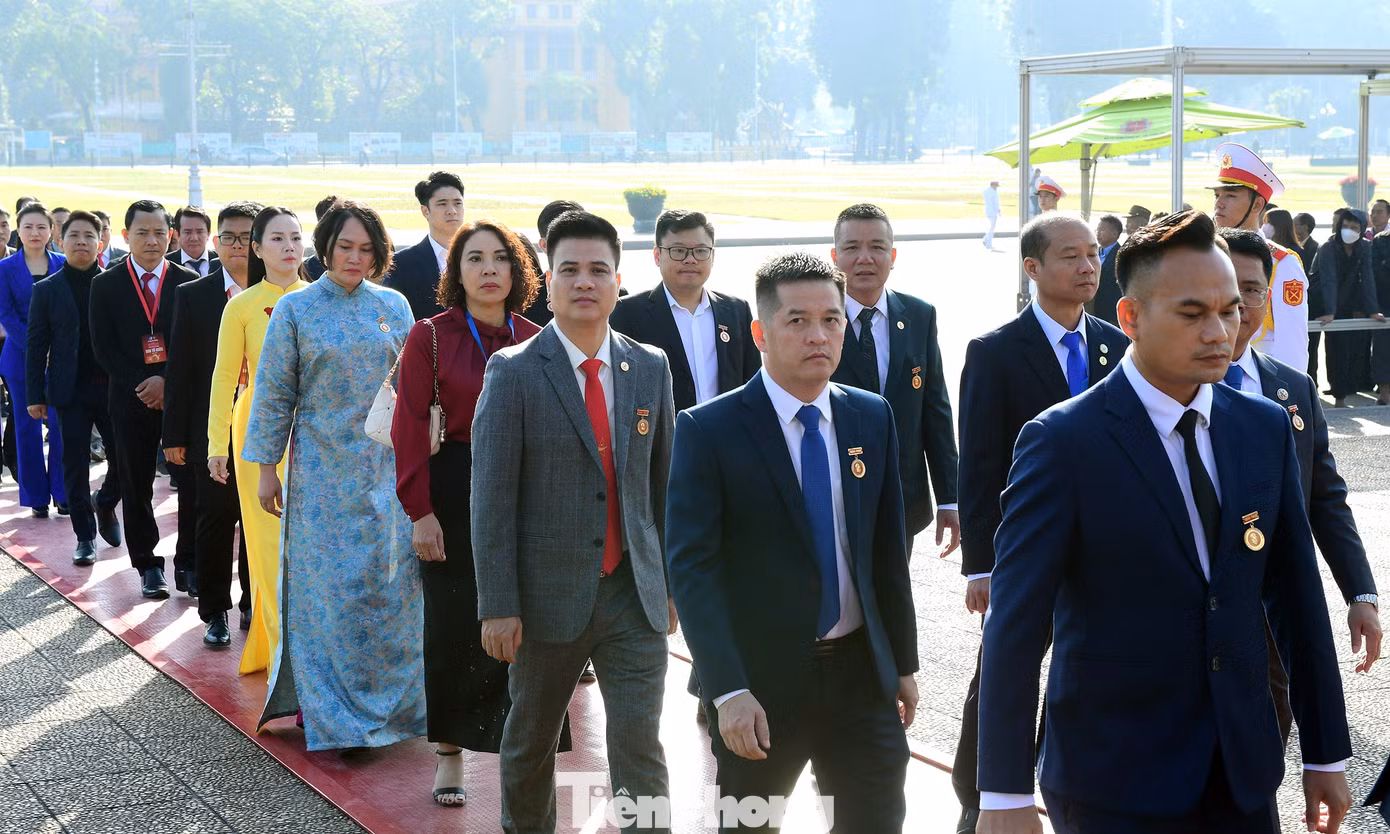 tp-daihoi-doanhnhantre-baocong21.jpg